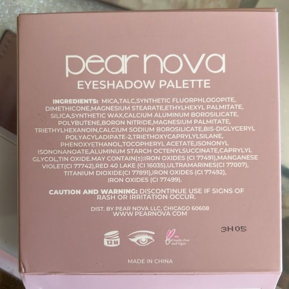 PEAR NOVA Eyeshadow Palette New In Box. - Picture 2 of 8